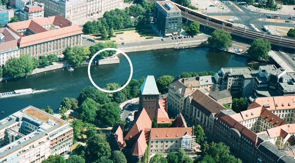 Ehemaliger Standort der Waisenbrücke auf einer Luftaufnahme von 2008 © Stadtmuseum Berlin | Foto: Dirk Laubner