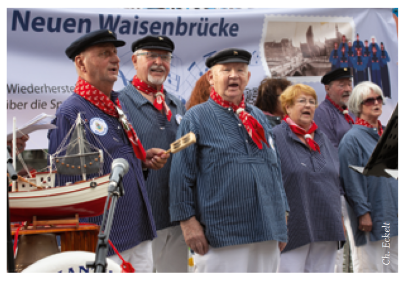 Der Shanty Chor aus Köpenick beim Waisenbrückentag 2024 (Foto: Ch. Eckelt)